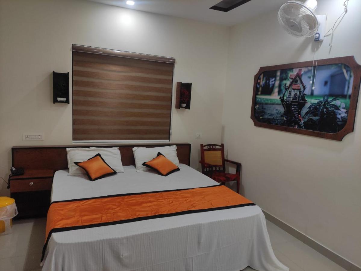 Pms Dhabi Residency Hotell Kottakkal Exteriör bild
